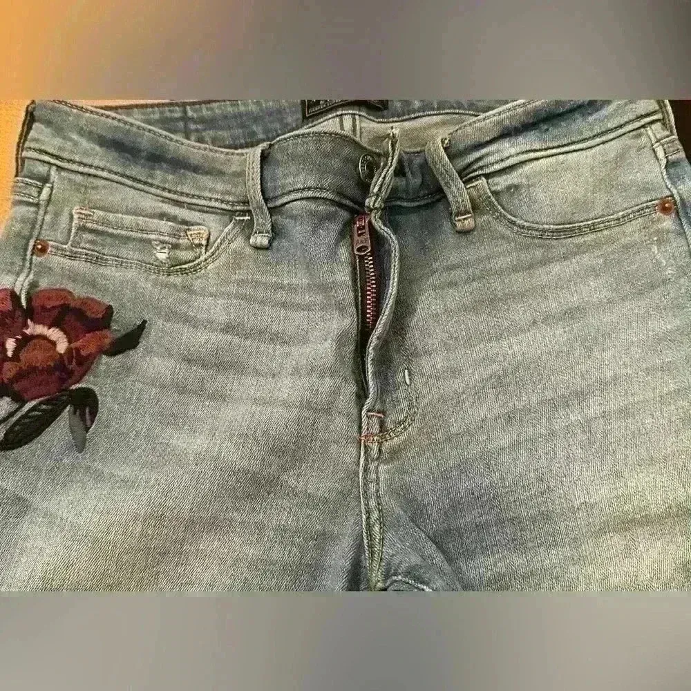 Abercombie & Fitch Embroidered Skinny Jeans Size 4/27  (C15) - Image 8