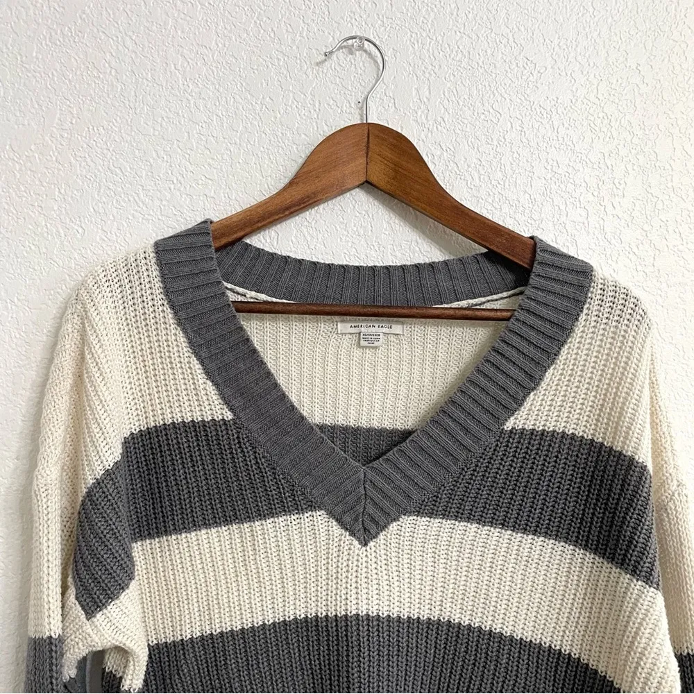 American Eagle Womens Sweater Gray Cream Bold Stripe Deep V Neck Size XS - Image 3