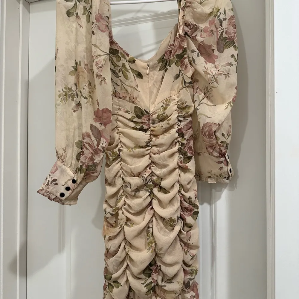 Amazing floral ruched Zara dress size xs - Image 2