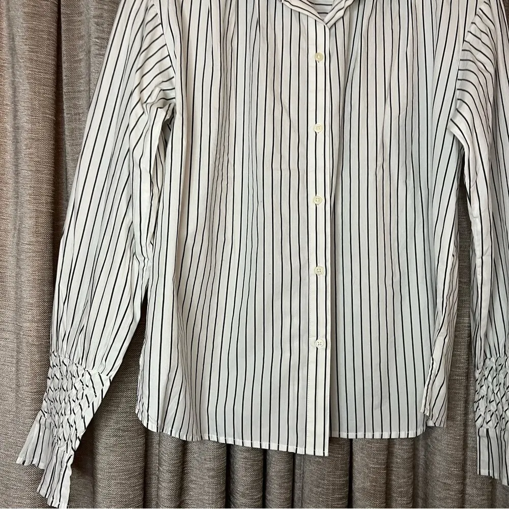 NWT Gap White and Black Striped Collared Button Up Long Sleeve Top Size Small - Image 4