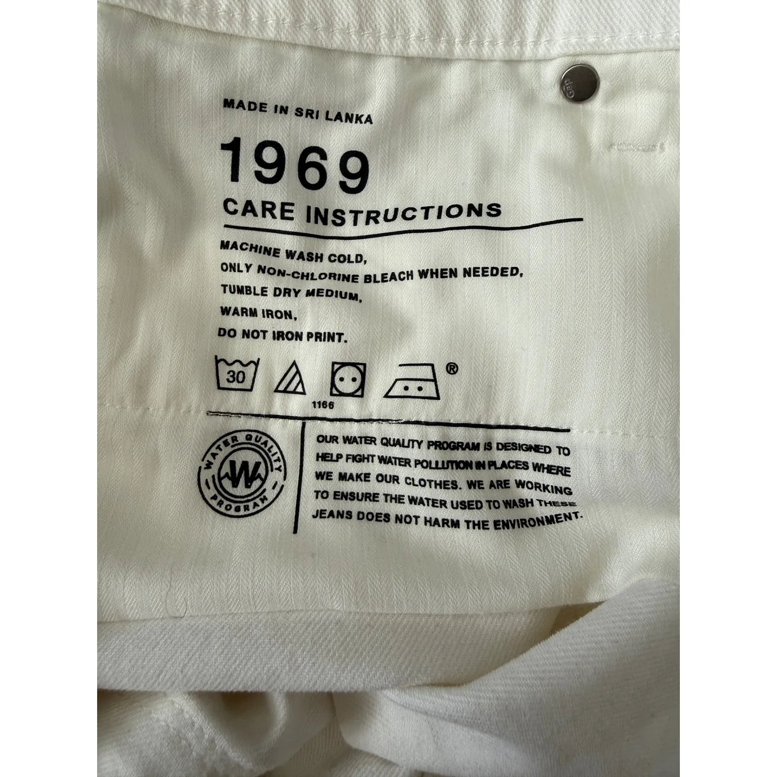 Gap 1969 Women's White Denim Cut Off Shorts Frayed Hem Summer Size 31 - Image 5