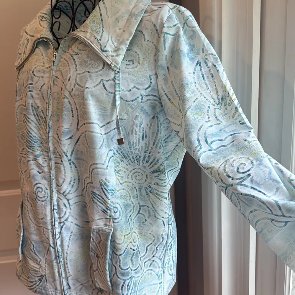 Chico’s zenenergy, lightweight jacket - Image 3