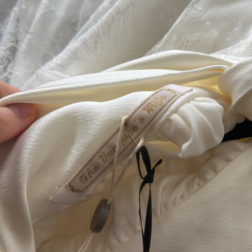 NWT Vampire’s Wife The Mini Athena Gown and Athena Cape In Chantilly Lace Size 2 - Image 12