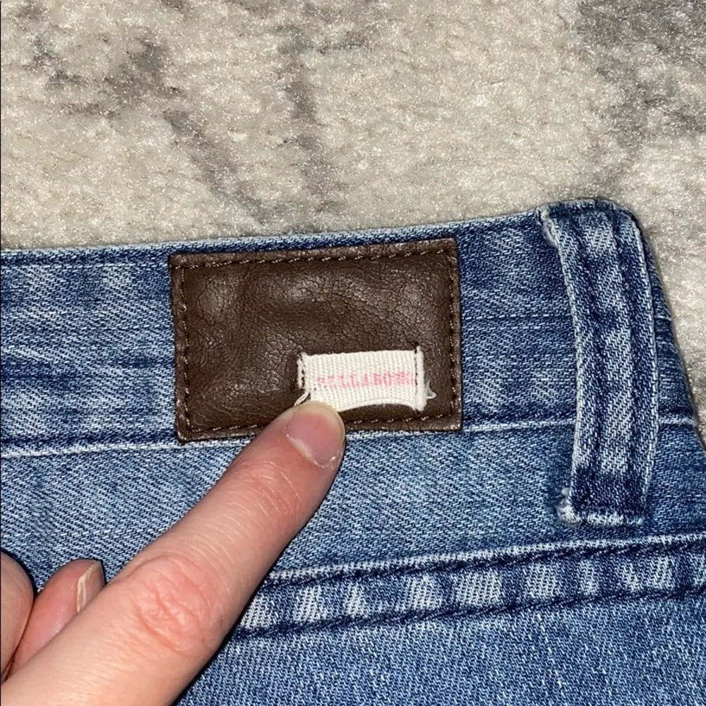 Billabong Distressed Low-Rise Skinny Jeans - Image 6