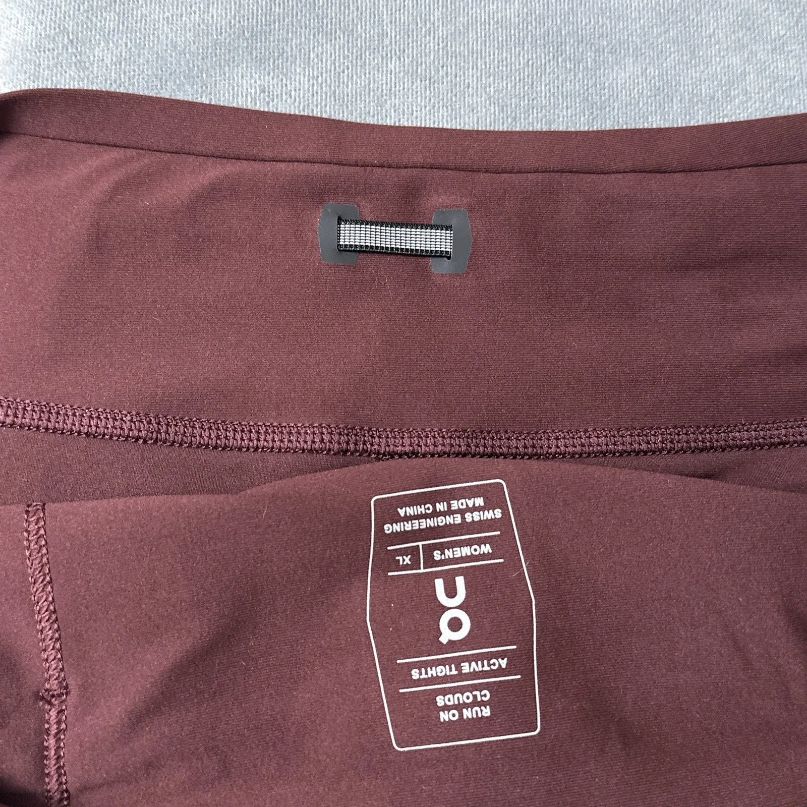 Run On Clouds Active Tights Women's XL Mulberry Capri Cropped Running - Image 8