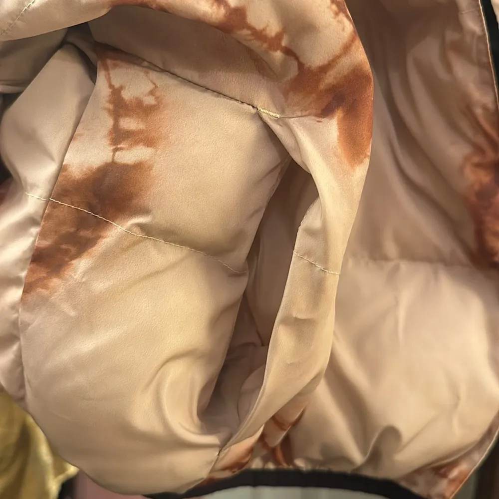 Urban Outfitters Maggie Tie-Dye Wrap Puffer Jacket Reversible - Image 11