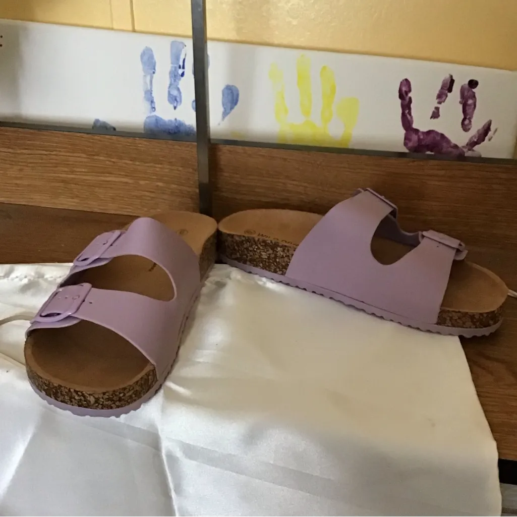 Wild Diva Lavender Double Strap Sandals Size 6 - Image 3