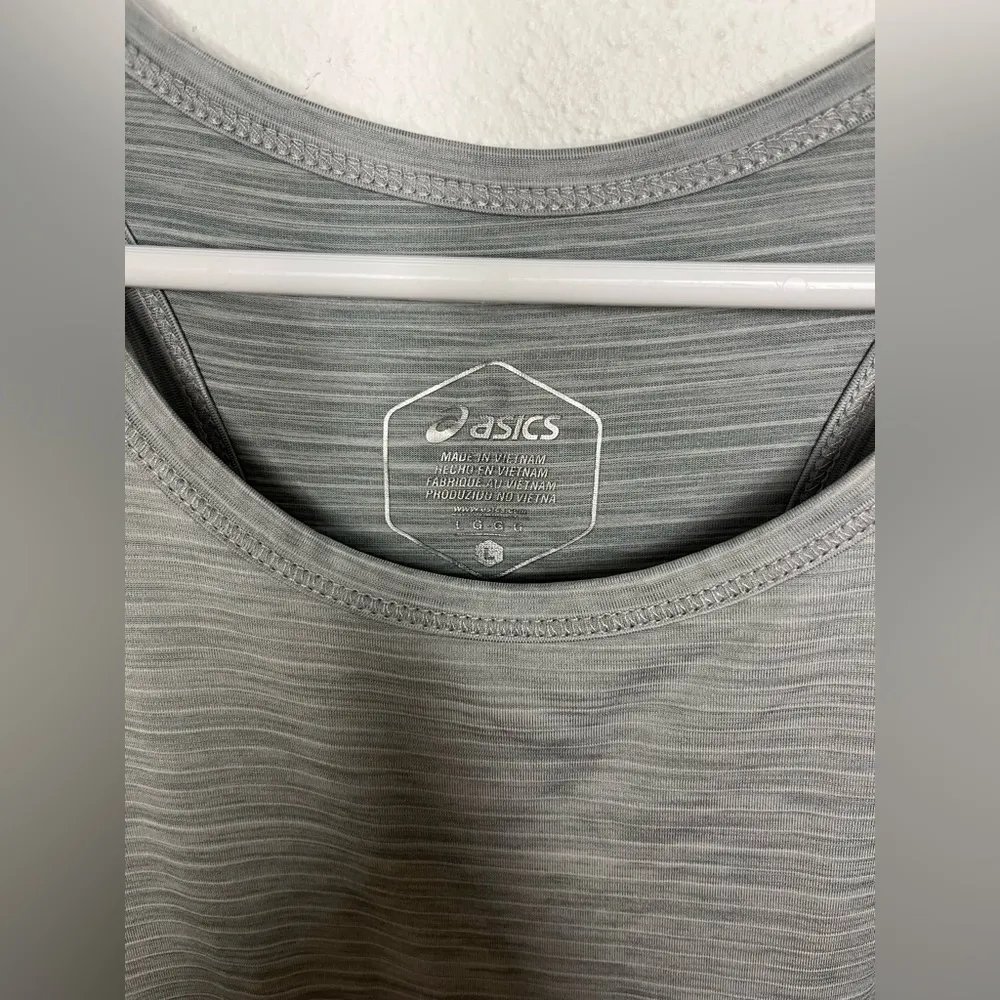 ASICS Gray Striped Reflective Running Tank Size Large - Image 3