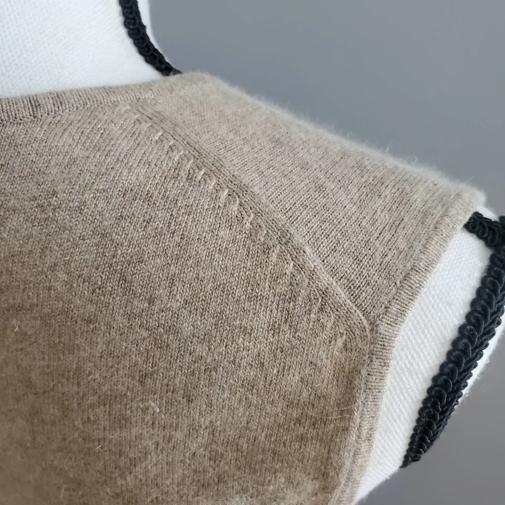 Rena Rowan Woman's Sleeveless Silk Beaded Sweater L - Image 4