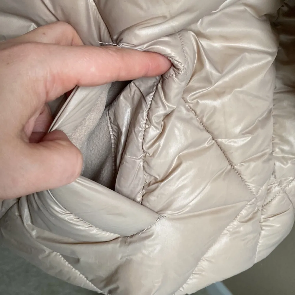 Beige puffy coat size medium - Image 4