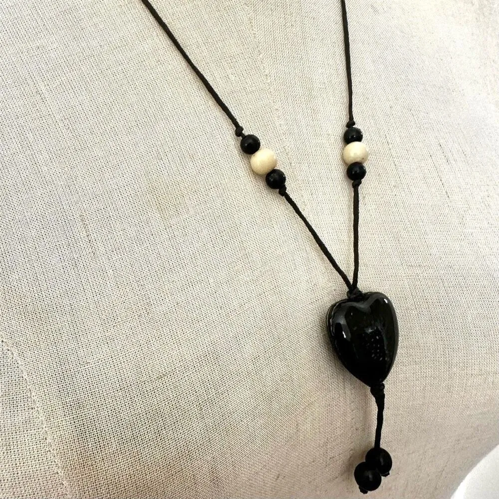 Grey heart pendant on adjustable cord - Image 5