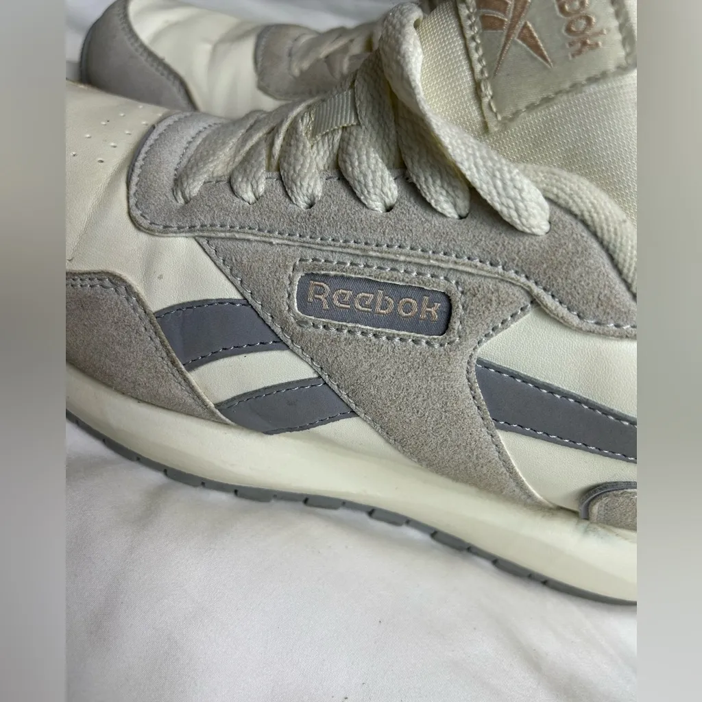Reebok Classic Harman Womens 8 Running Shoes Cream White Gray Sneakers Suede - Image 9