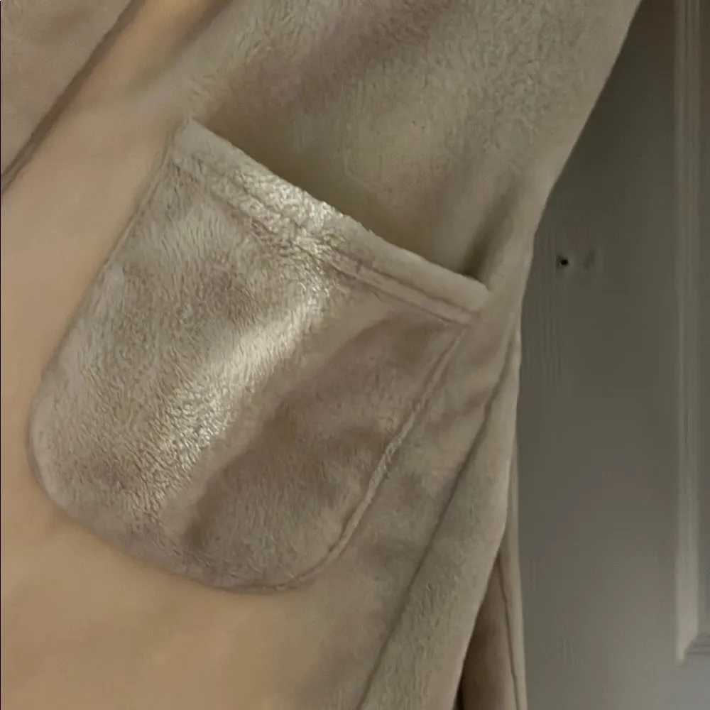 Summer & Rose  Plush Cream Hooded Robe - Image 7