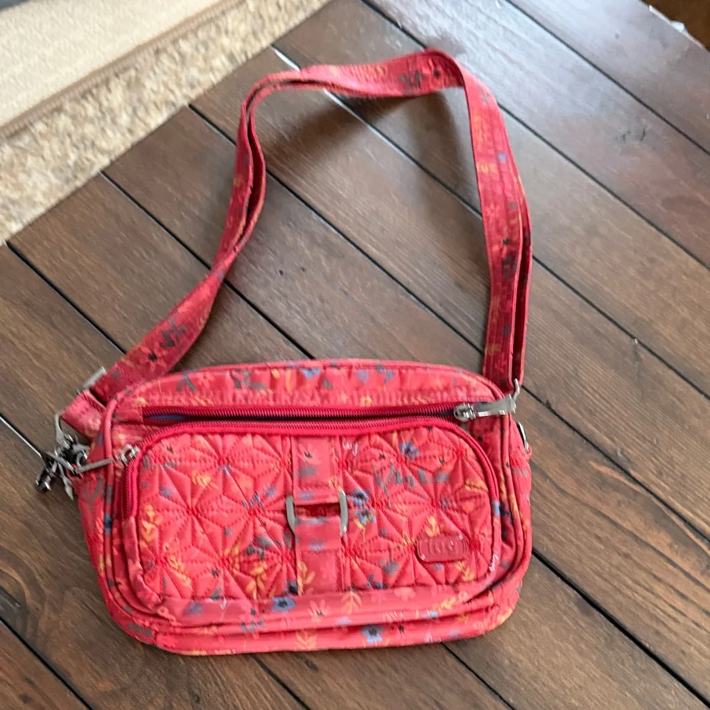 Lug Carousel XL Crossbody Warm Red Bouquet Floral Quilted Nylon Purse - Image 9