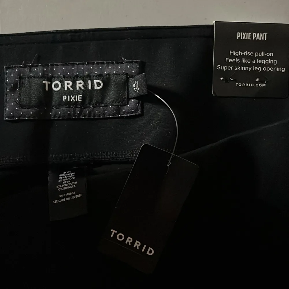 Torrid NWT Sz 4R Black Slim Fix High-Rise Pull On Skinny Ponte Knit Pixie Pants - Image 3