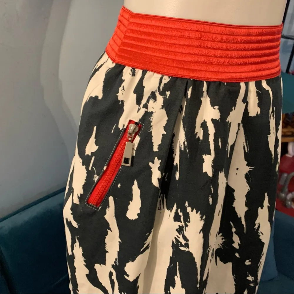 Midi Skirt Made in Italy size S 24 Black Red Elastic Waist Via Veneto - Image 2