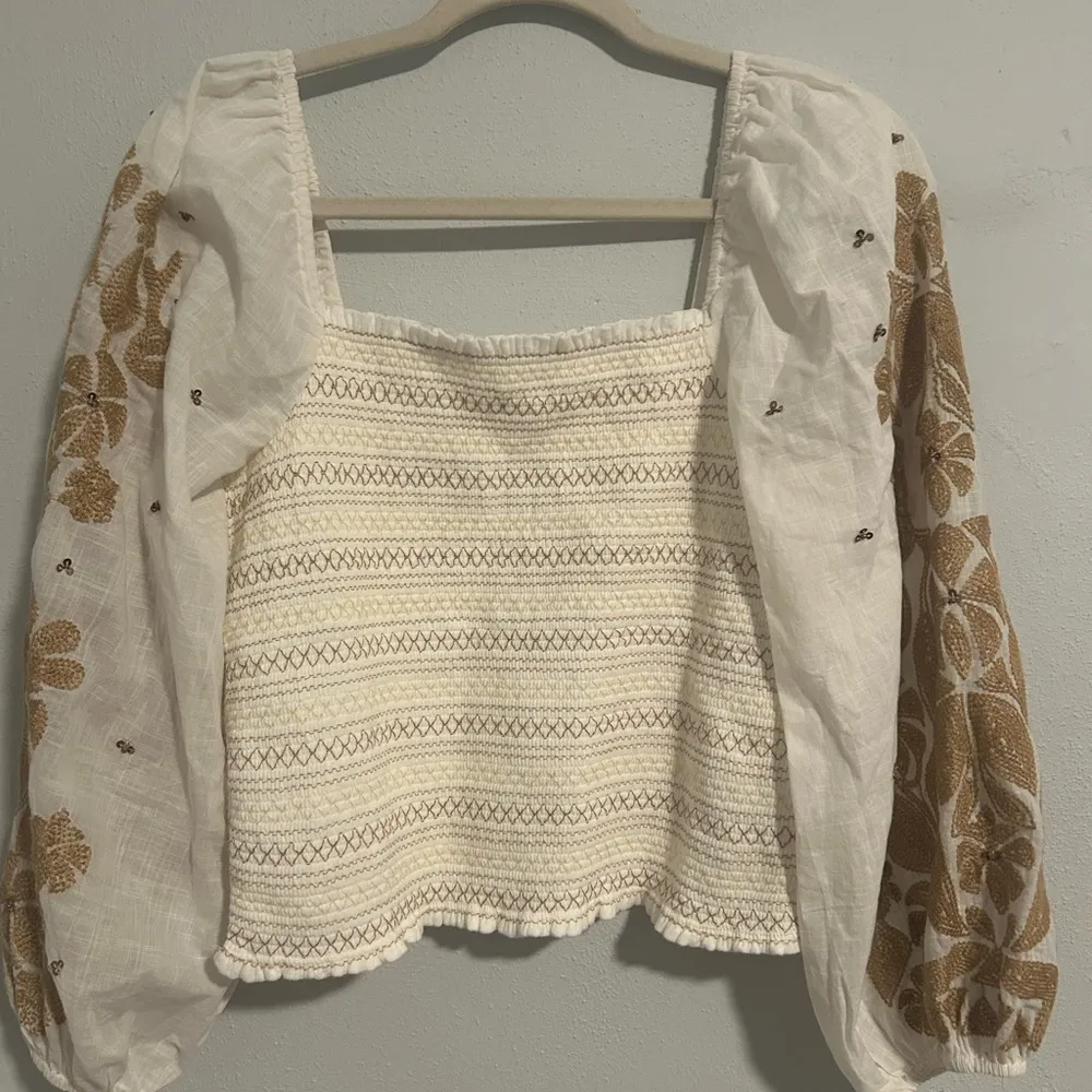 Anthropologie boho cream Smocked Blouse with embroidered floral puff sleeves - Image 2
