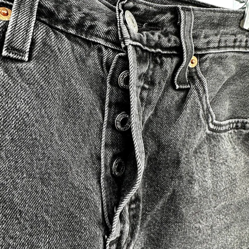 Levi's 501 Original Jean Shorts Cut Off Button Fly Denim Frayed Black 25 - Image 3