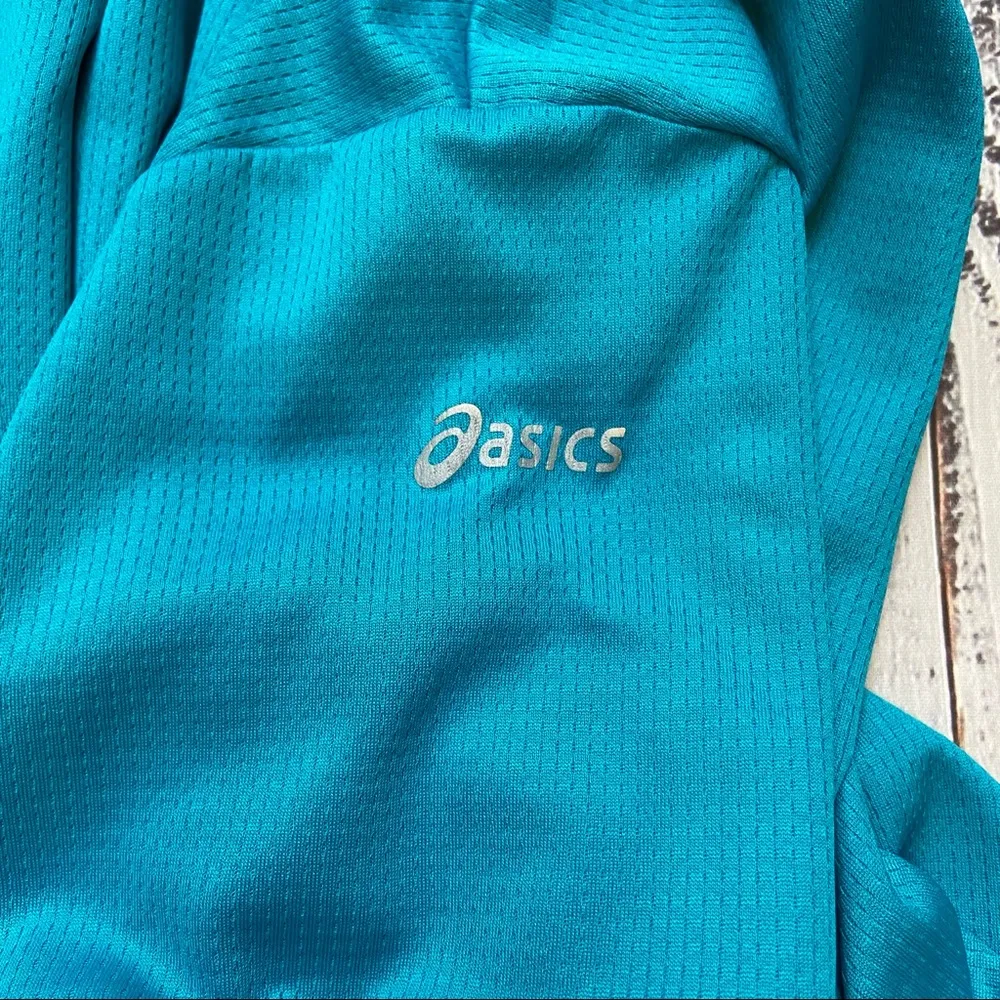 Asics Women’s Long Sleeve Athletic Top.  Size Small. - Image 5