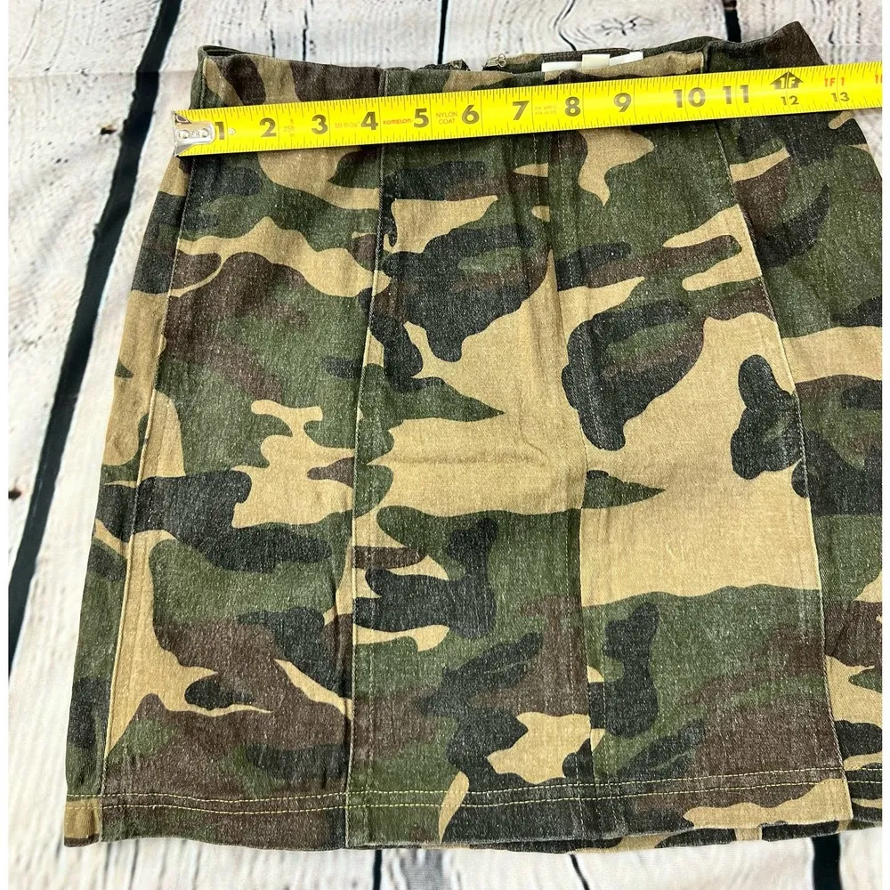 Wild Honey  Camouflage Mini Skirt Women's Small EUC - Image 3