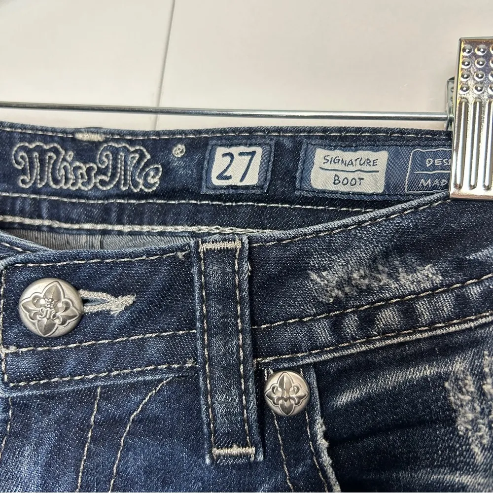 Miss Me Signature Boot Fleur De Lis Embellished Flap Pocket Jeans - Image 8