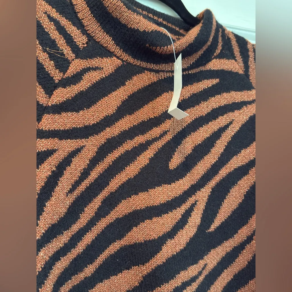 NWT Ann Taylor tiger print sweater. Size M - Image 4