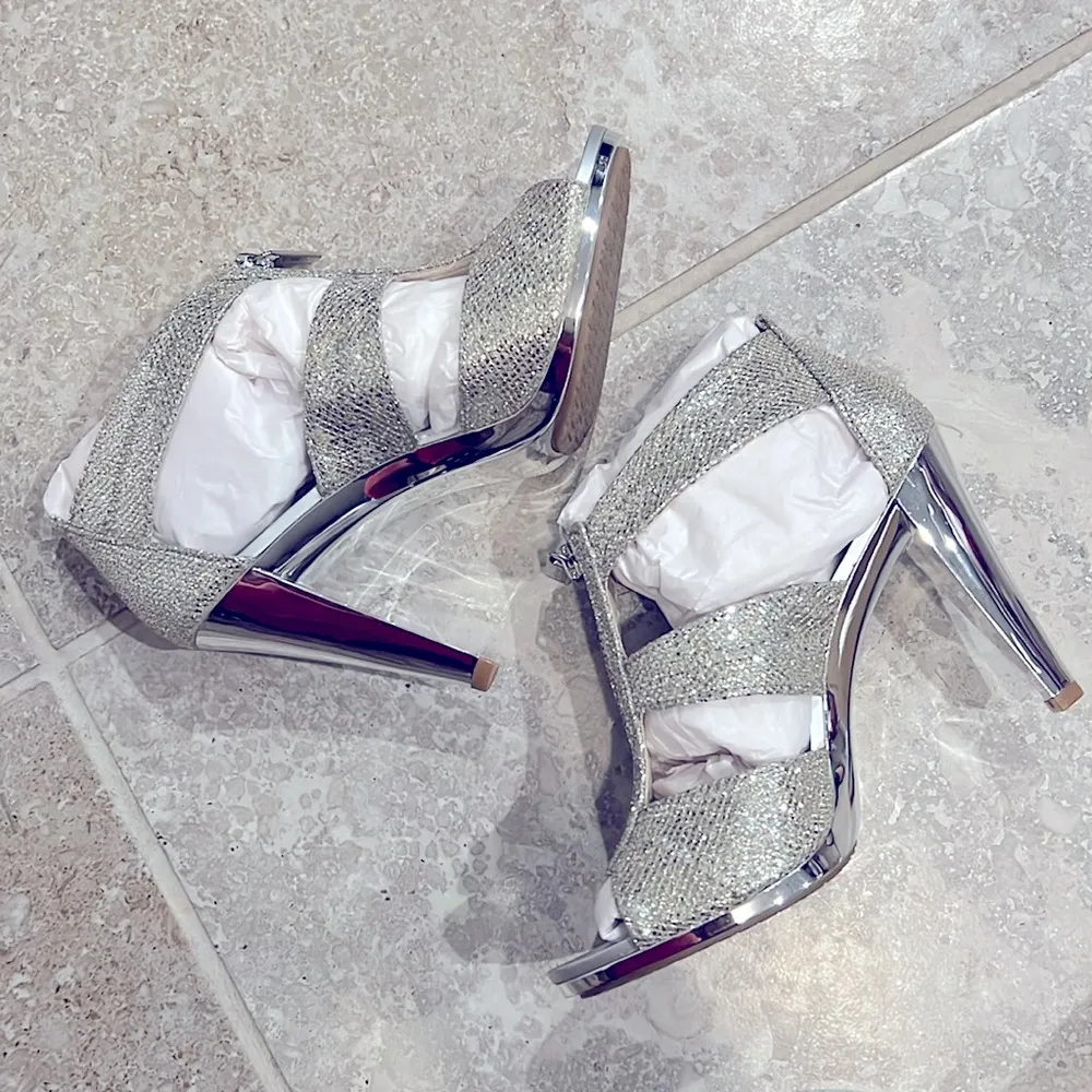 NEW Michael Kors Berkeley T-Strap Glitter Silver Heels, Size 5.5 M Retail $150 - Image 5