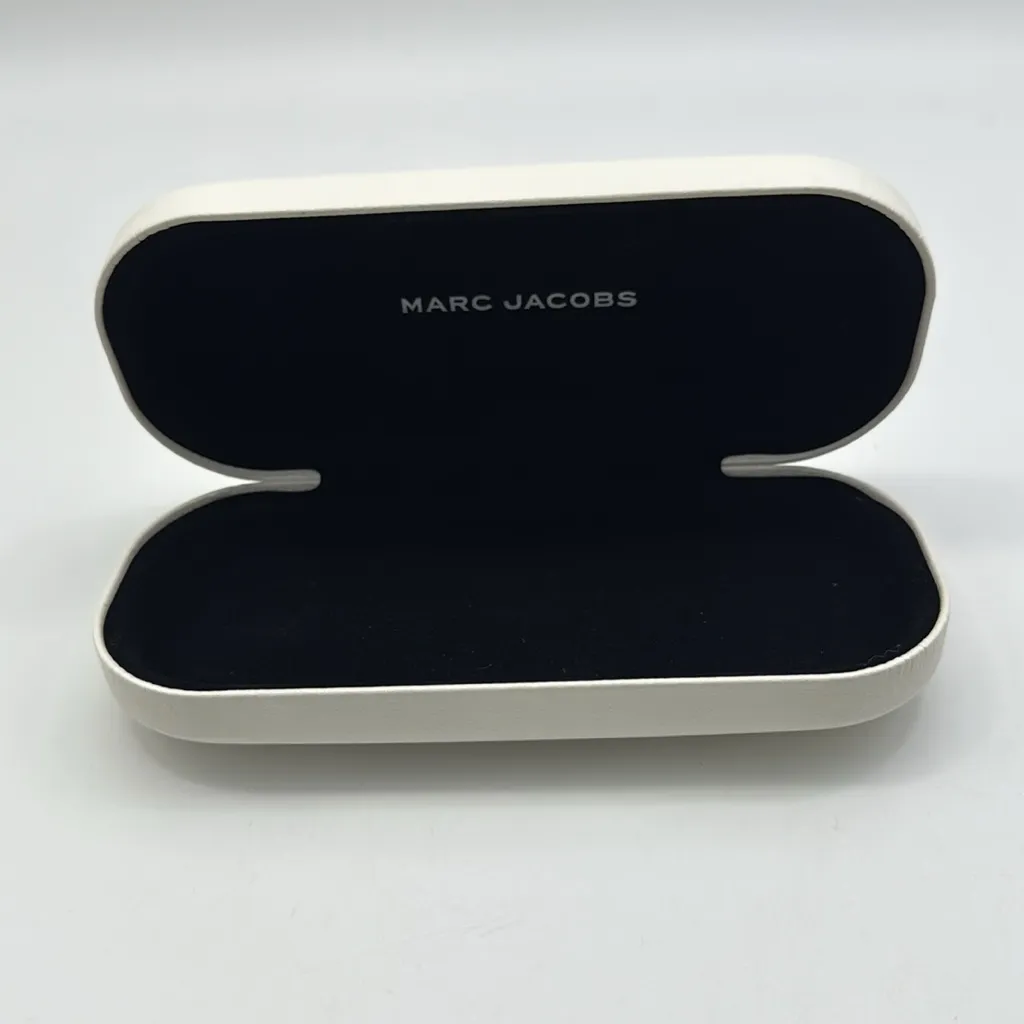 MARC JACOBS WHITE Eyeglass Case. - Image 6