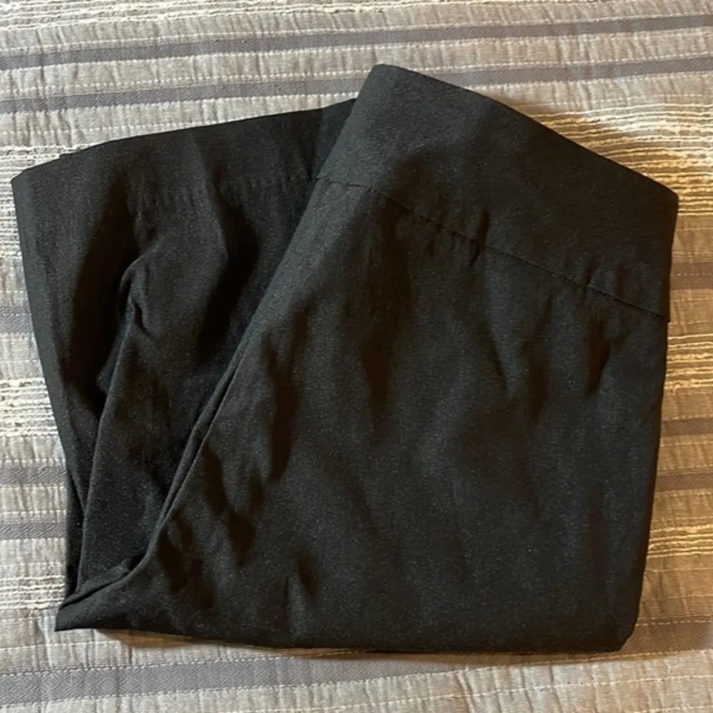 Philosophy Black Tummy Control Pull-On Bermuda Shorts Size XSP EUC #7759 - Image 5