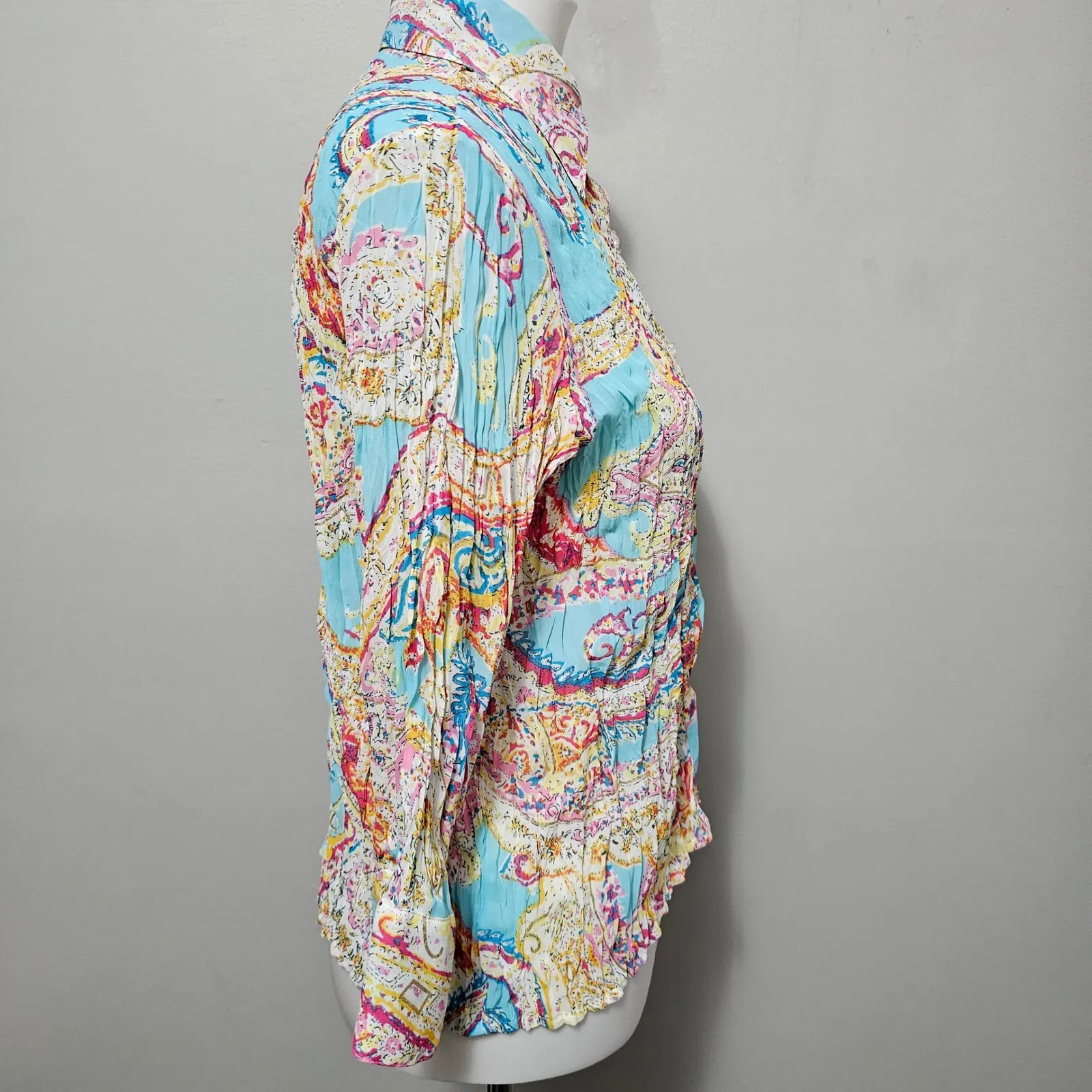 Essentials by Milano Blue Paisley Print Crinkle Button Up Shirt Size M Artisan Size M - Image 4