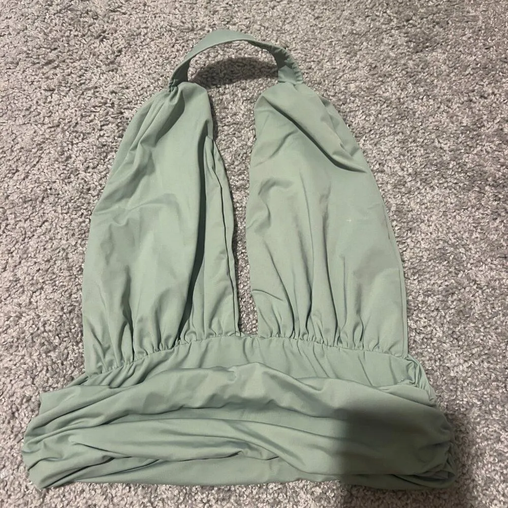 Edikted sage green halter top small - Image 4