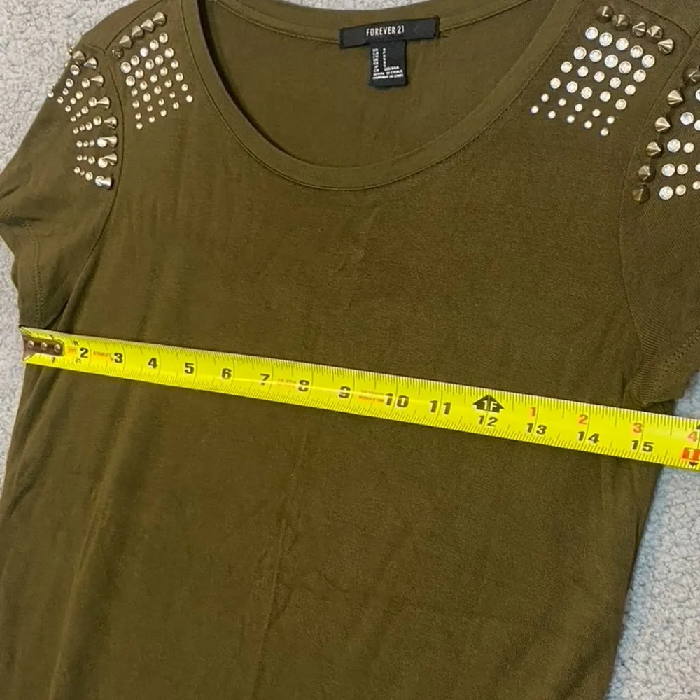 Forever 21 T-Shirt Studded Embellished Shoulders Olive Green Size Small - Image 8