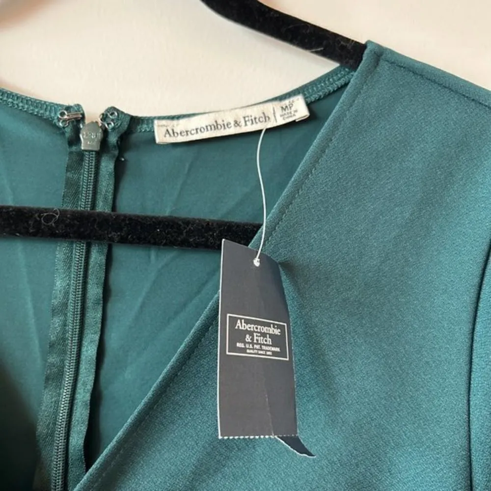 Abercrombie & Fitch Long Sleeve O-Ring Mini Dress Forest Green Size M Petite NWT - Image 5