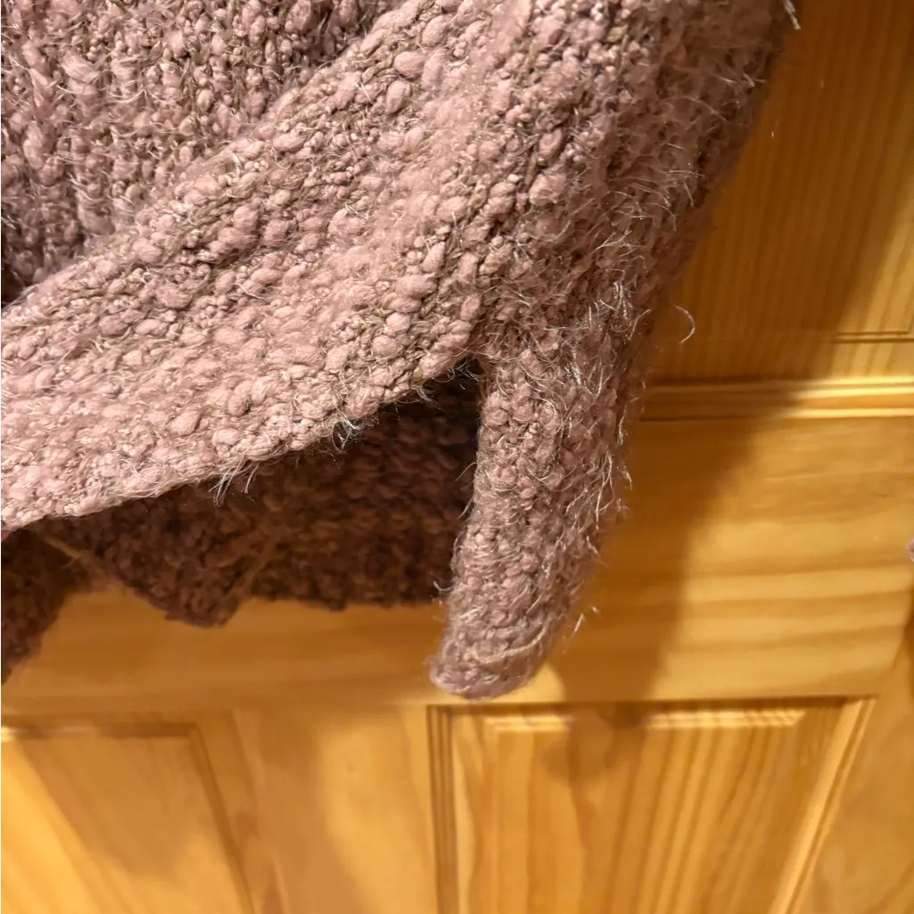 Alterd State Dusty Rose Fuzzy Eyelash Sweater
Women's S/M Rose' Mauve Oversized - Image 4