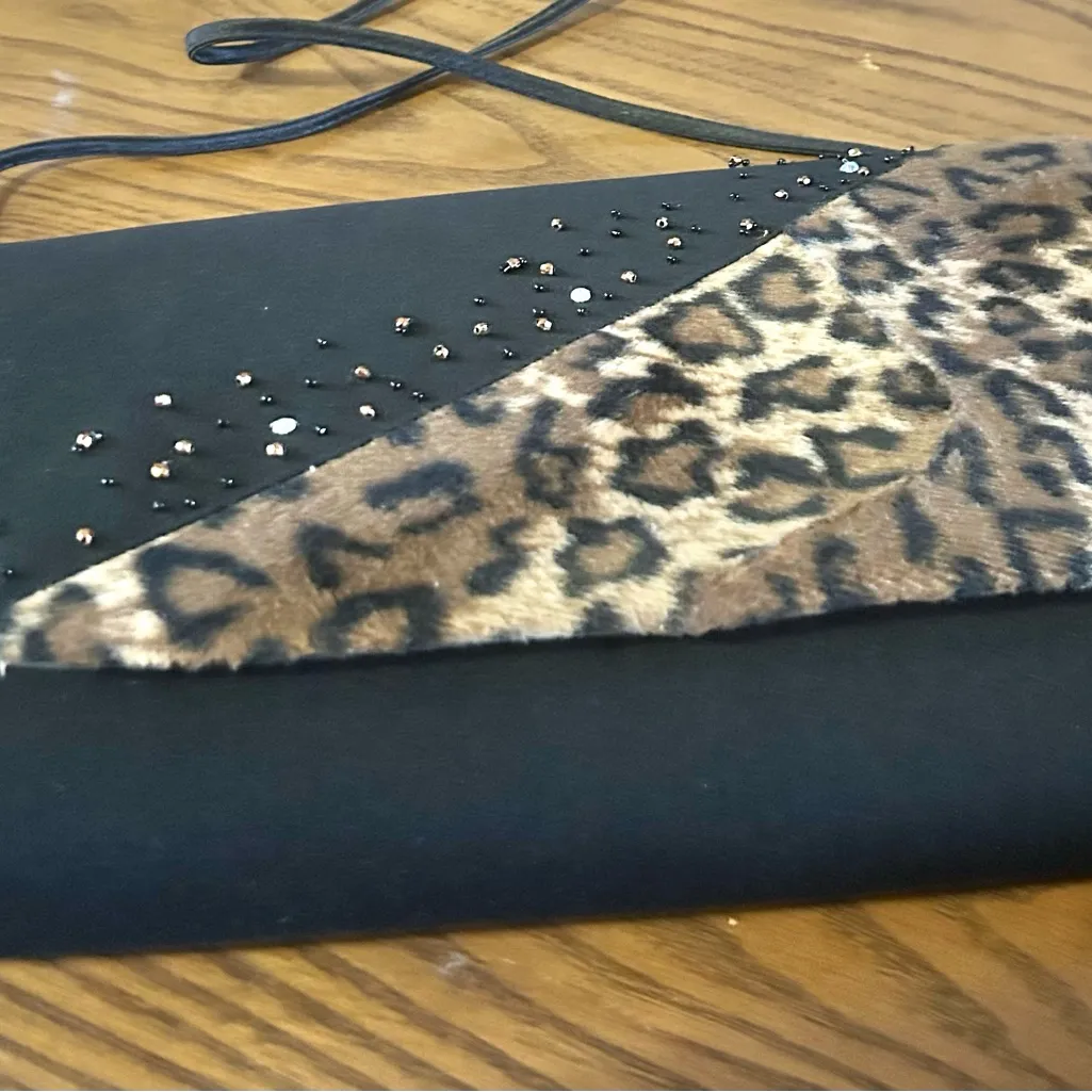 Clutch Paris New York Milano Elegant Black and Leopard Print Clutch - Image 2