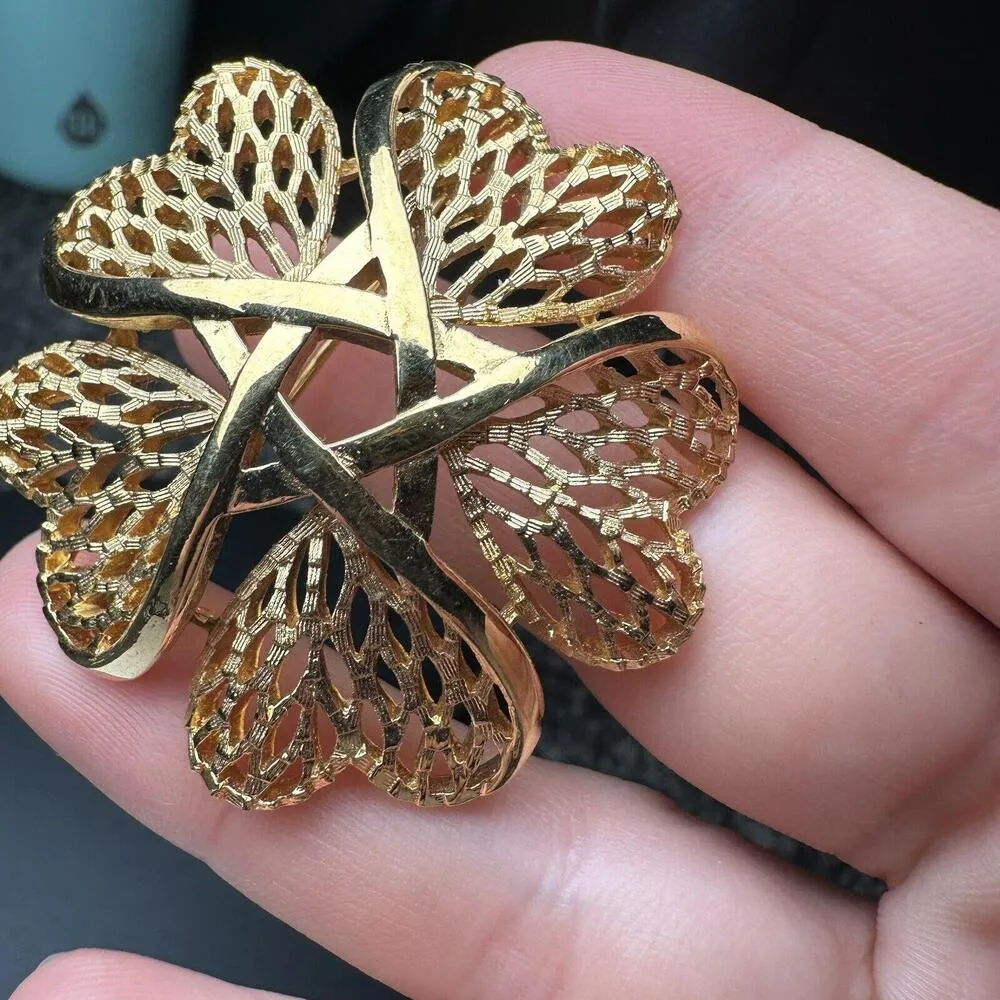 Vintage Crown Trifari Textured 5 Hearts Connected By Star Gold Tone Brooch Pin - Image 4