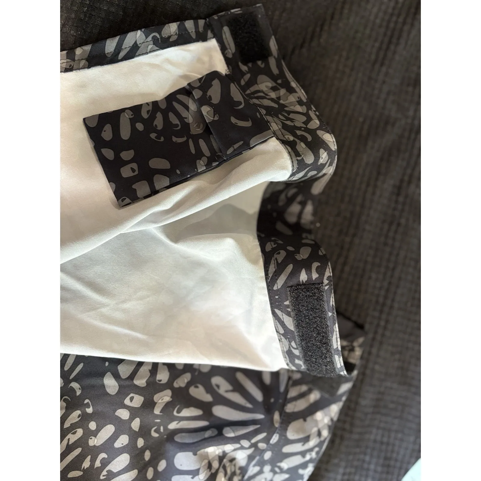 Rip Skirt Hawaii Wrap Gray/Black Floral Size Medium‎ Mini Skirt Beach Vacation Black - Image 6