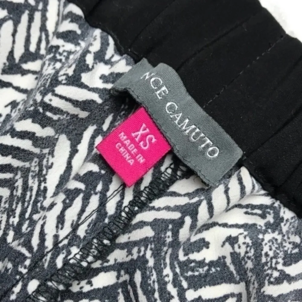 Vince Camuto • Black Pattern Chevron Joggers - Image 4