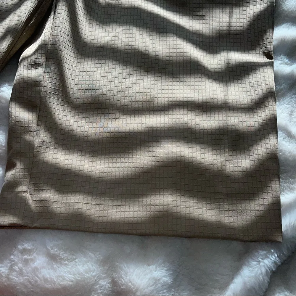 IZOD  khaki Shorts - Image 2