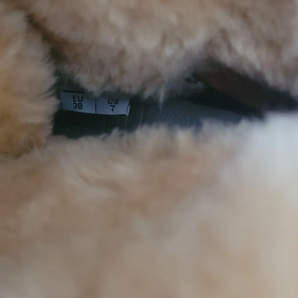 Fitflop Shearling Suede Boots Women's Size 7  - Image 6