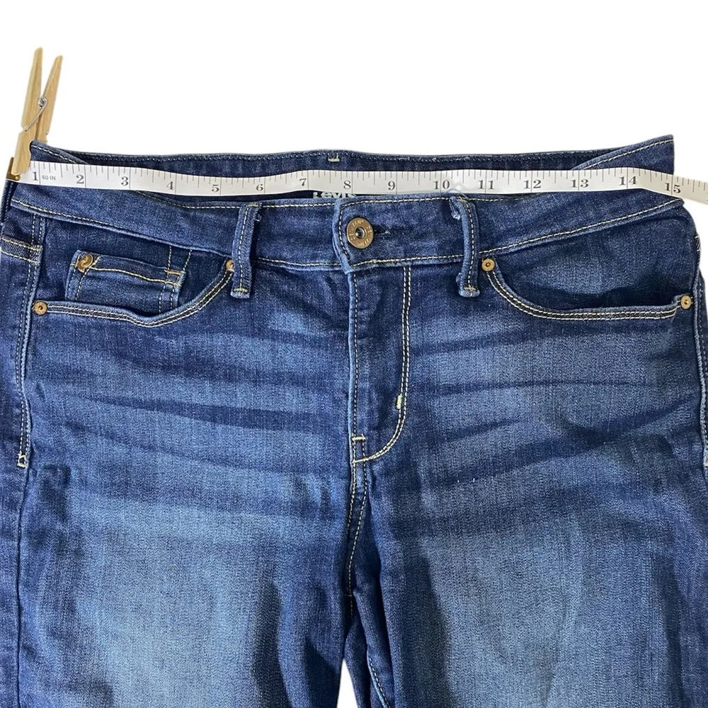 Denizen from Levi’s Women’s 8 Dark washed denim modern skinny Jean shorts - Image 4