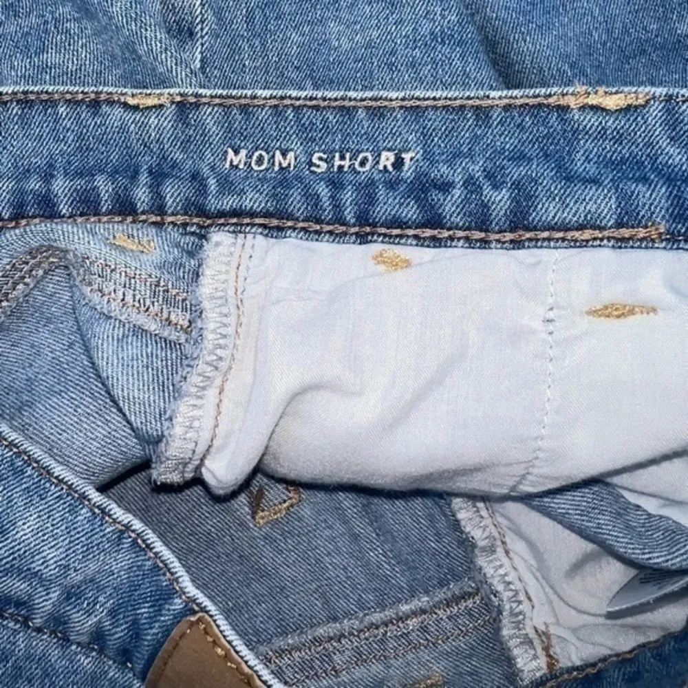 American Eagle jean mom shorts size 2 - Image 6