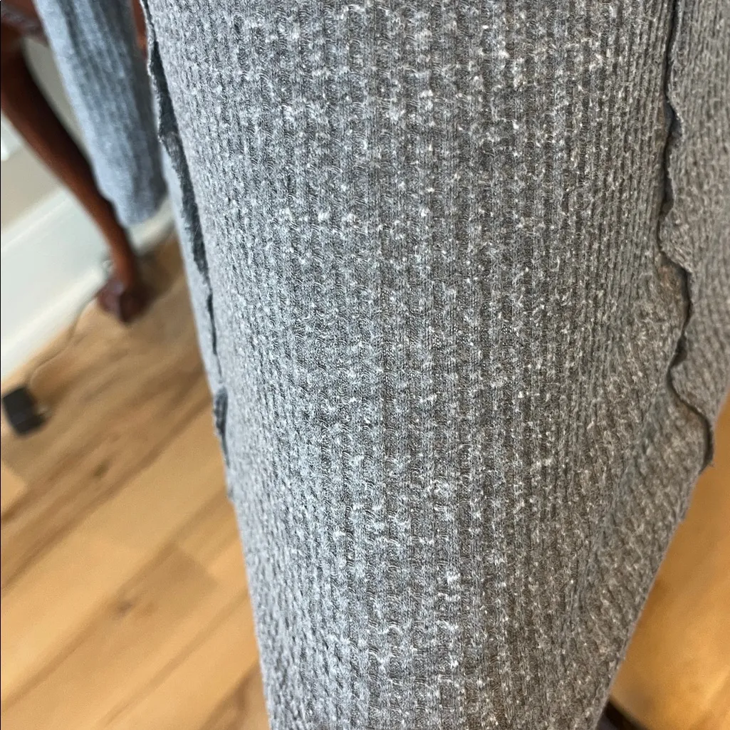 Sun & Shadow Heathered Gray Waffle Long Sleeve Top Flowy - Image 2