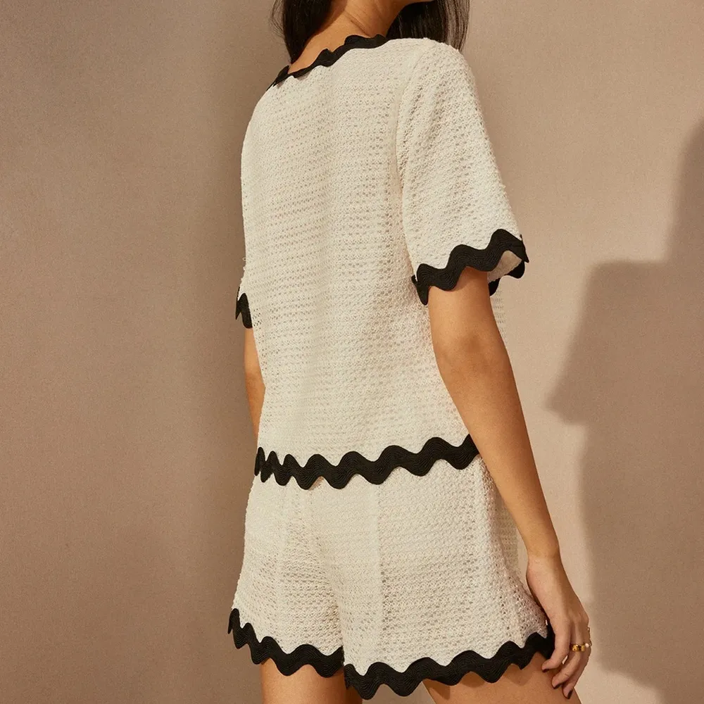 Commense Contrast Trim V - Image 2