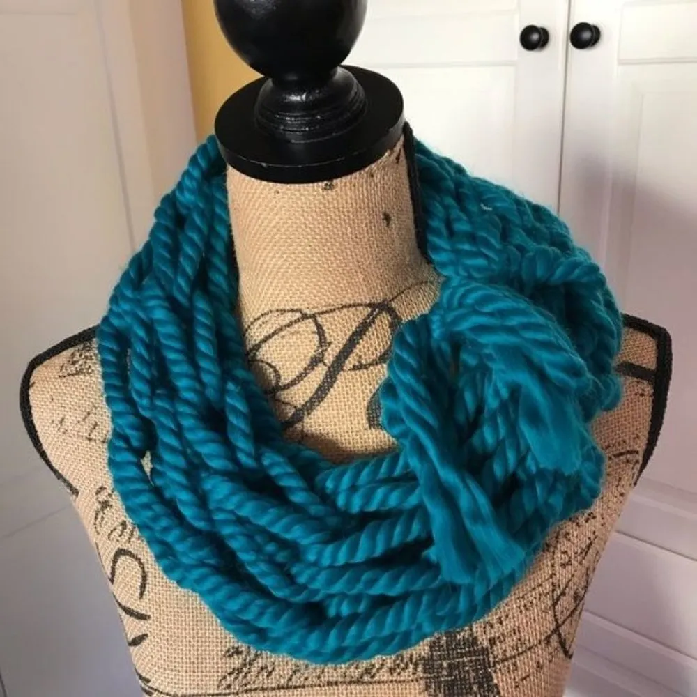 Mun and Me Fashion Handmade Knit Scarf Green Teal Chunky Infinity Scarves NWT - Image 2