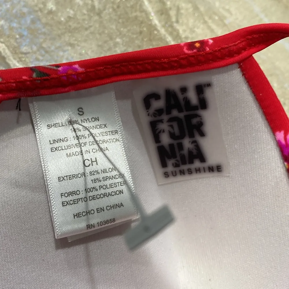 California Sunshine Beach Pool Cute Top Bras Size Small (Just the Top) - Image 6