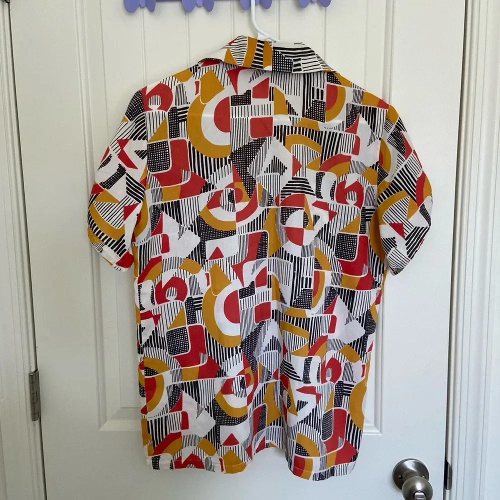 Vintage women’s patterned‎ button down shirt — XL Red - Image 4