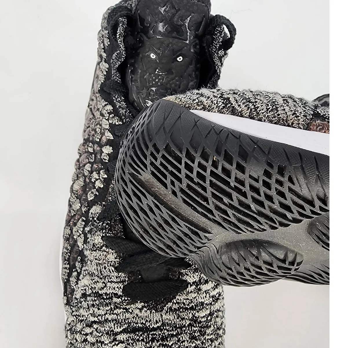 Nike LeBron 17 “In the Arena” Knitposite Basketball Shoes Size 7Y/8.5 Women's - Image 15