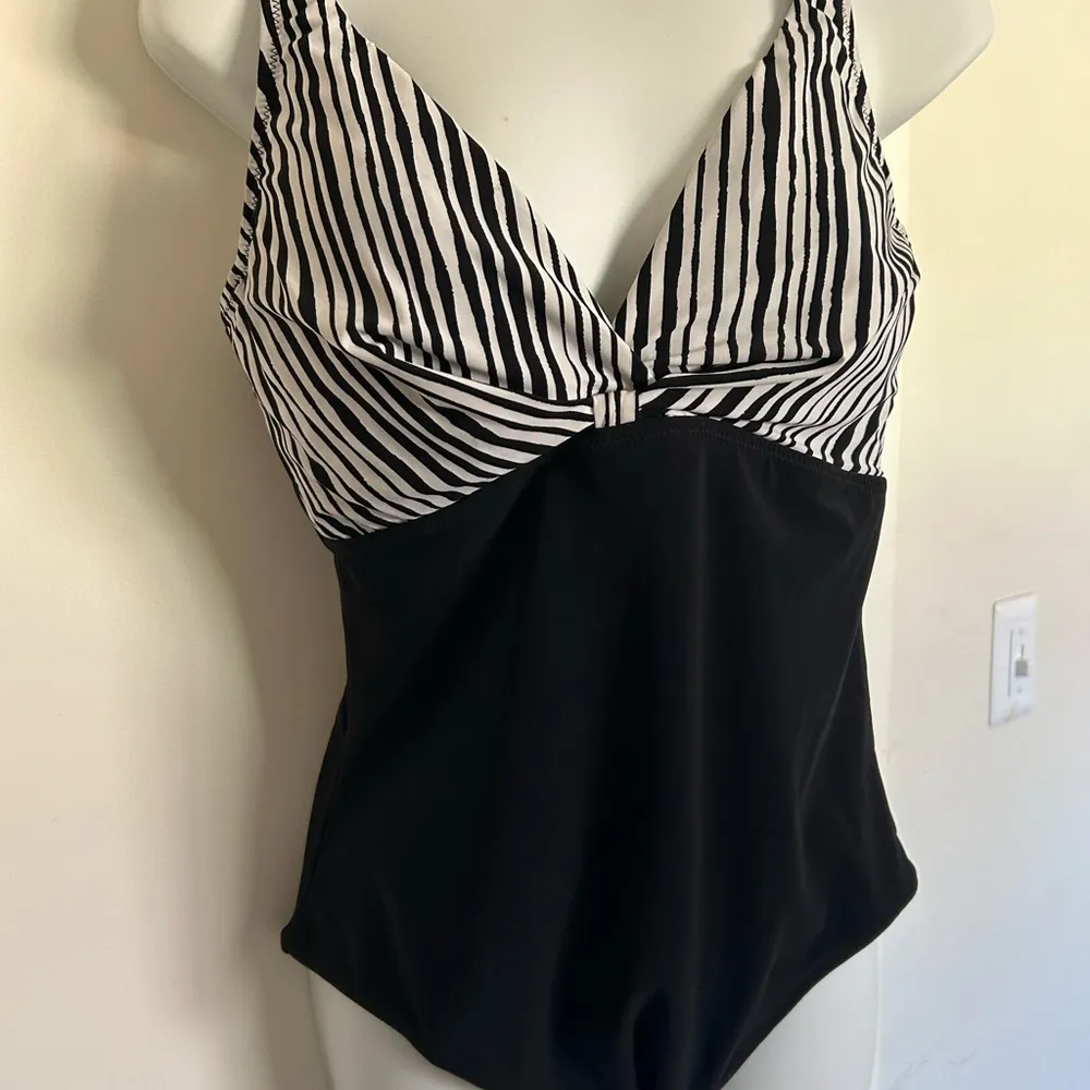 Swimsuit Stylish Black and White Striped Swimsuit see pictures for size Size undefined - Image 2