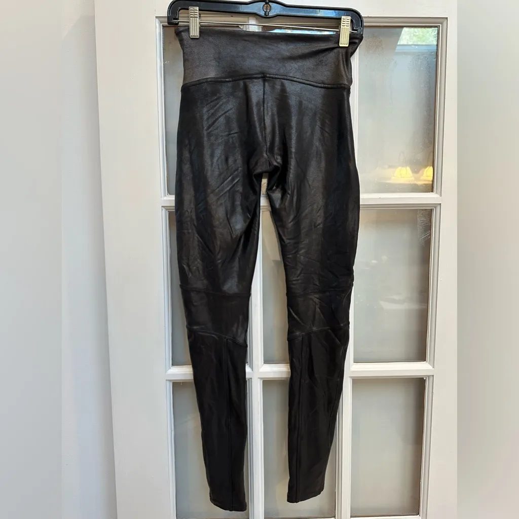 Spanx Sleek Very Black Faux Leather Moto Leggings Edgy Goth Punk Size M - Image 3